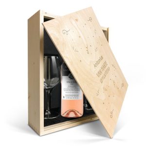 Hét perfecte Cadeau -  Wijnpakket met glas – Maison de la Surprise Syrah (Gegraveerde deksel)