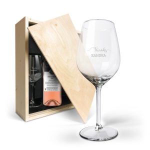 Hét perfecte Cadeau -  Wijnpakket met glas – Maison de la Surprise Syrah (Gegraveerde glazen)