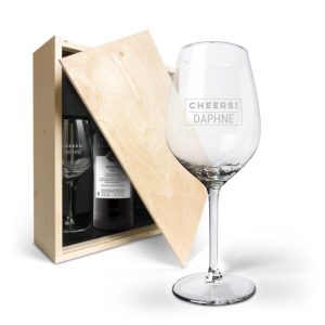 Hét perfecte Cadeau -  Wijnpakket met glas – Maison de la Surprise Merlot (Gegraveerde glazen)