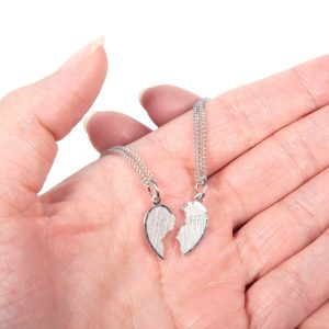 Hét perfecte Cadeau -  Zilveren hanger graveren – Gebroken hart met initialen