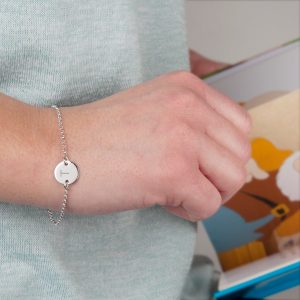 Hét perfecte Cadeau -  Zilveren armband met initialen graveren