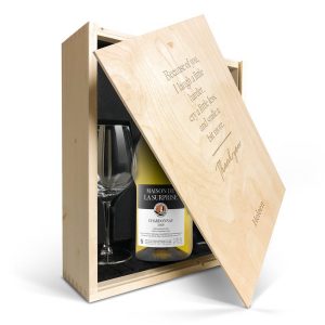 Hét perfecte Cadeau -  Wijnpakket met glas – Maison de la Surprise Chardonnay (Gegraveerde deksel)