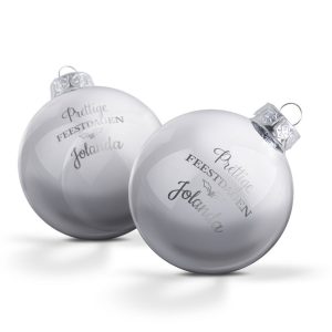 Hét perfecte Cadeau -  Glazen kerstbal met naam – Zilver (2 stuks)
